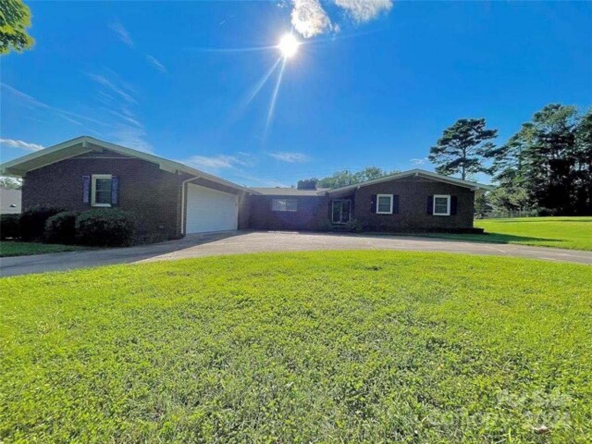 Picture of Home For Sale in Albemarle, North Carolina, United States