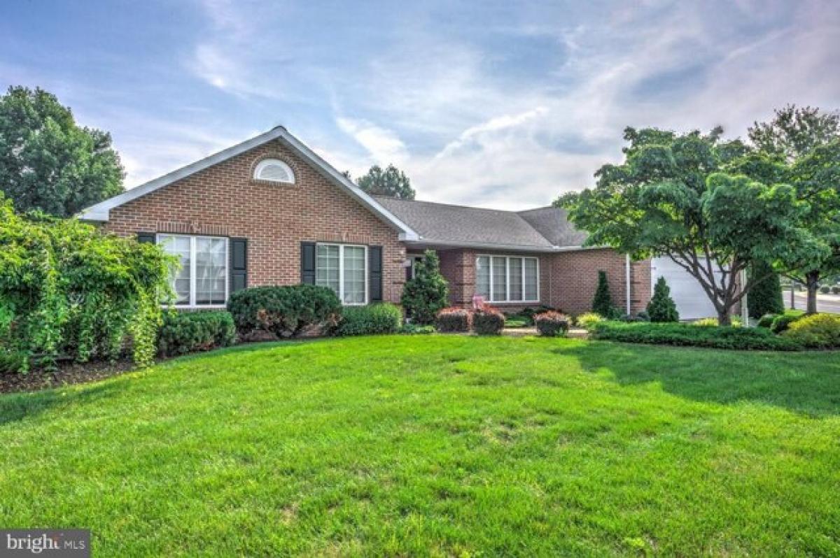 Picture of Home For Sale in New Holland, Pennsylvania, United States