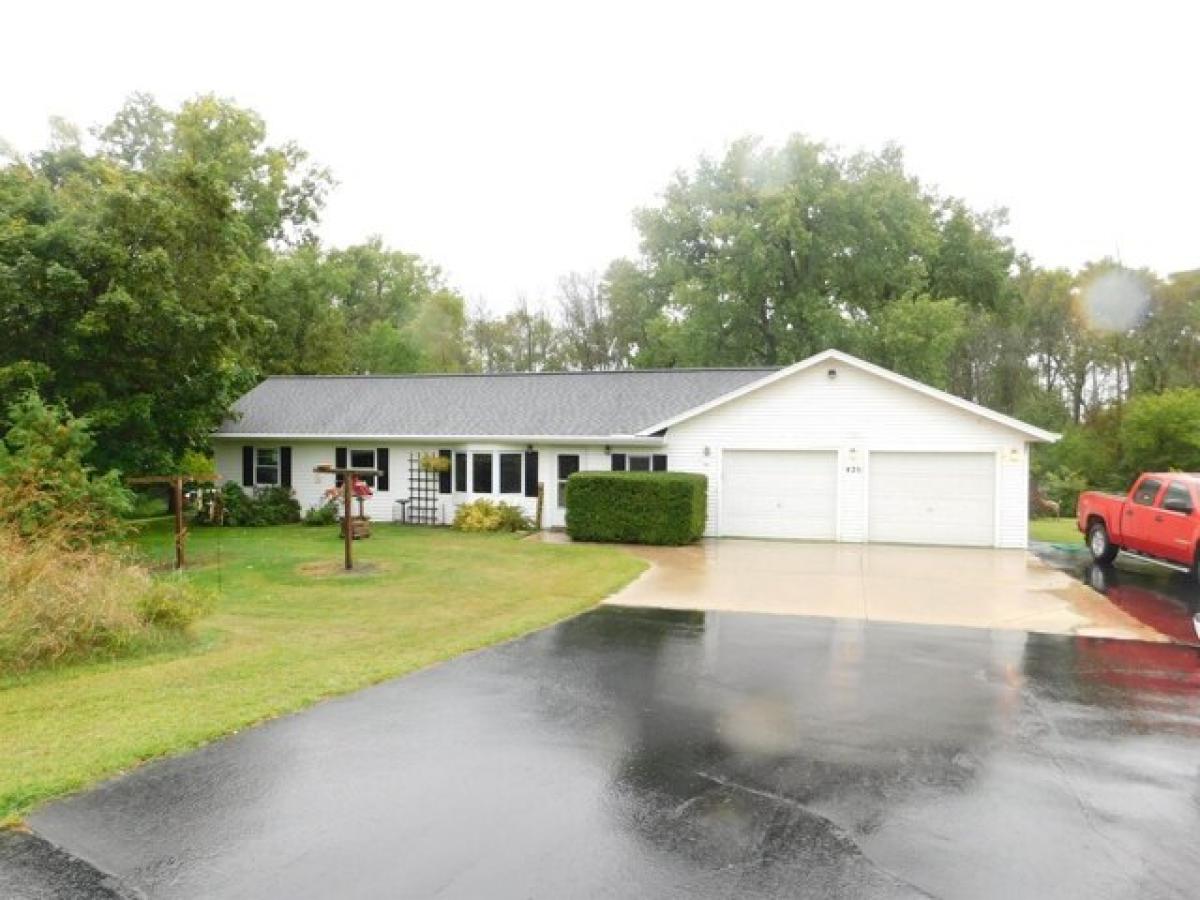 Picture of Home For Sale in Luxemburg, Wisconsin, United States