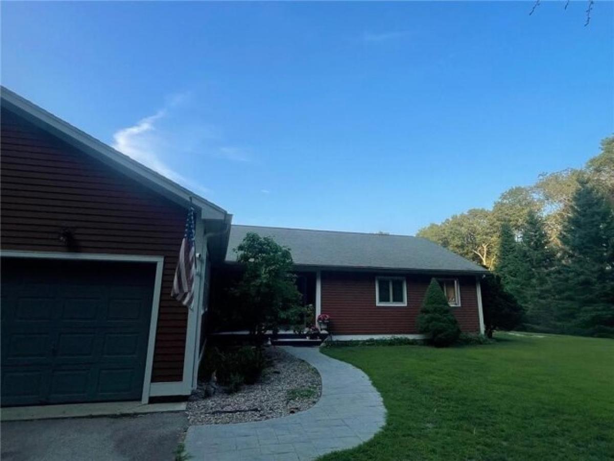 Picture of Home For Sale in North Kingstown, Rhode Island, United States