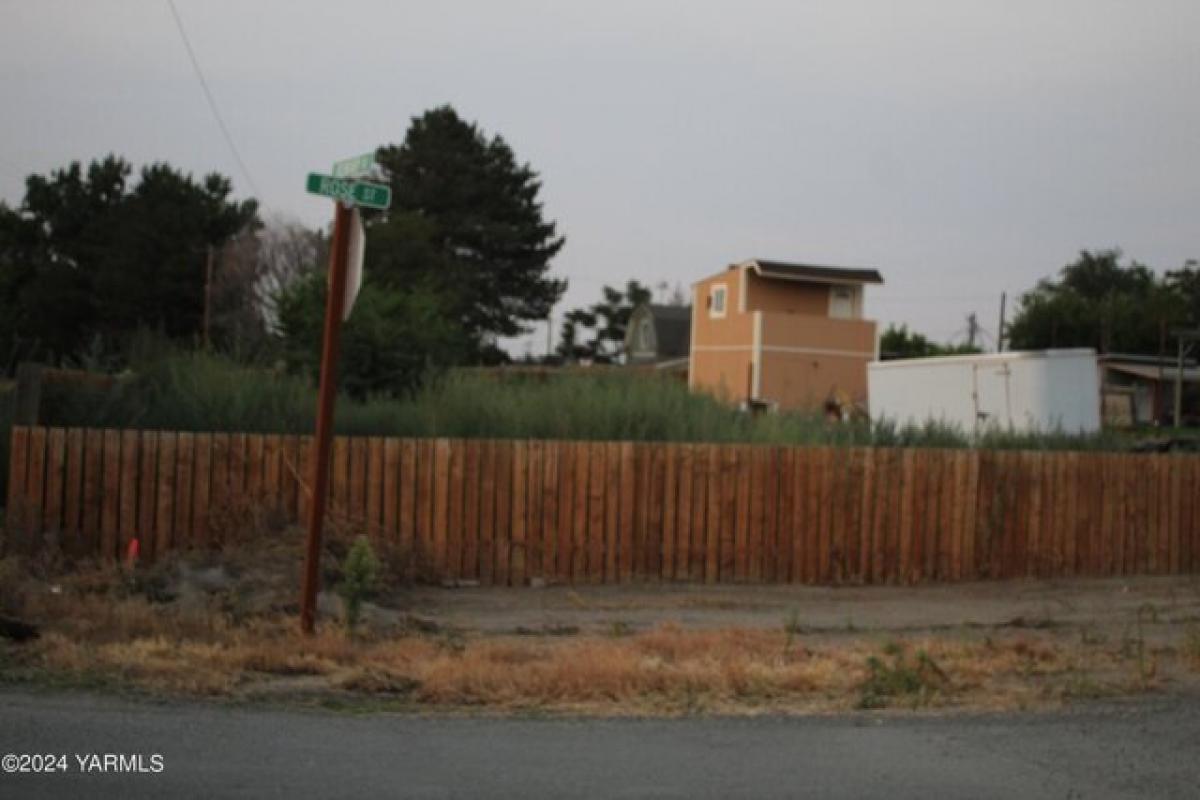 Picture of Residential Land For Sale in Mabton, Washington, United States