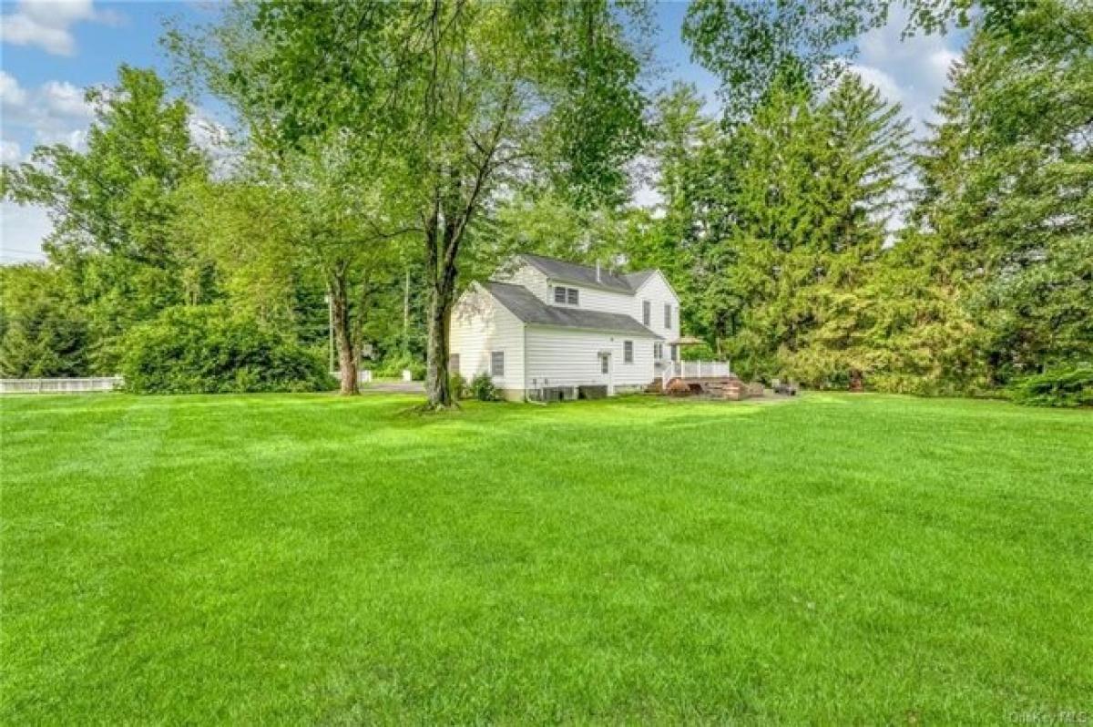 Picture of Home For Sale in Suffern, New York, United States