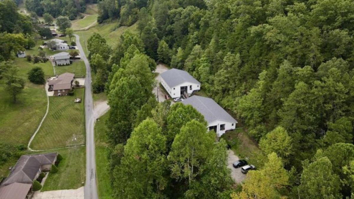 Picture of Home For Sale in Staffordsville, Kentucky, United States