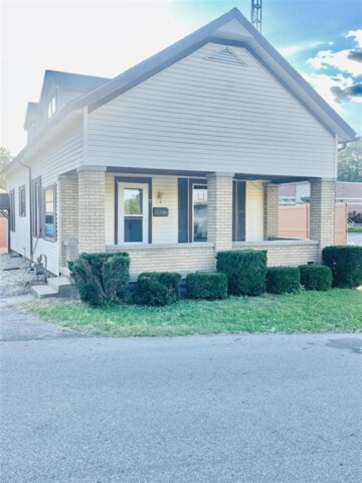 Picture of Home For Sale in Cambridge City, Indiana, United States