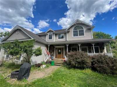 Home For Sale in Tomkins Cove, New York