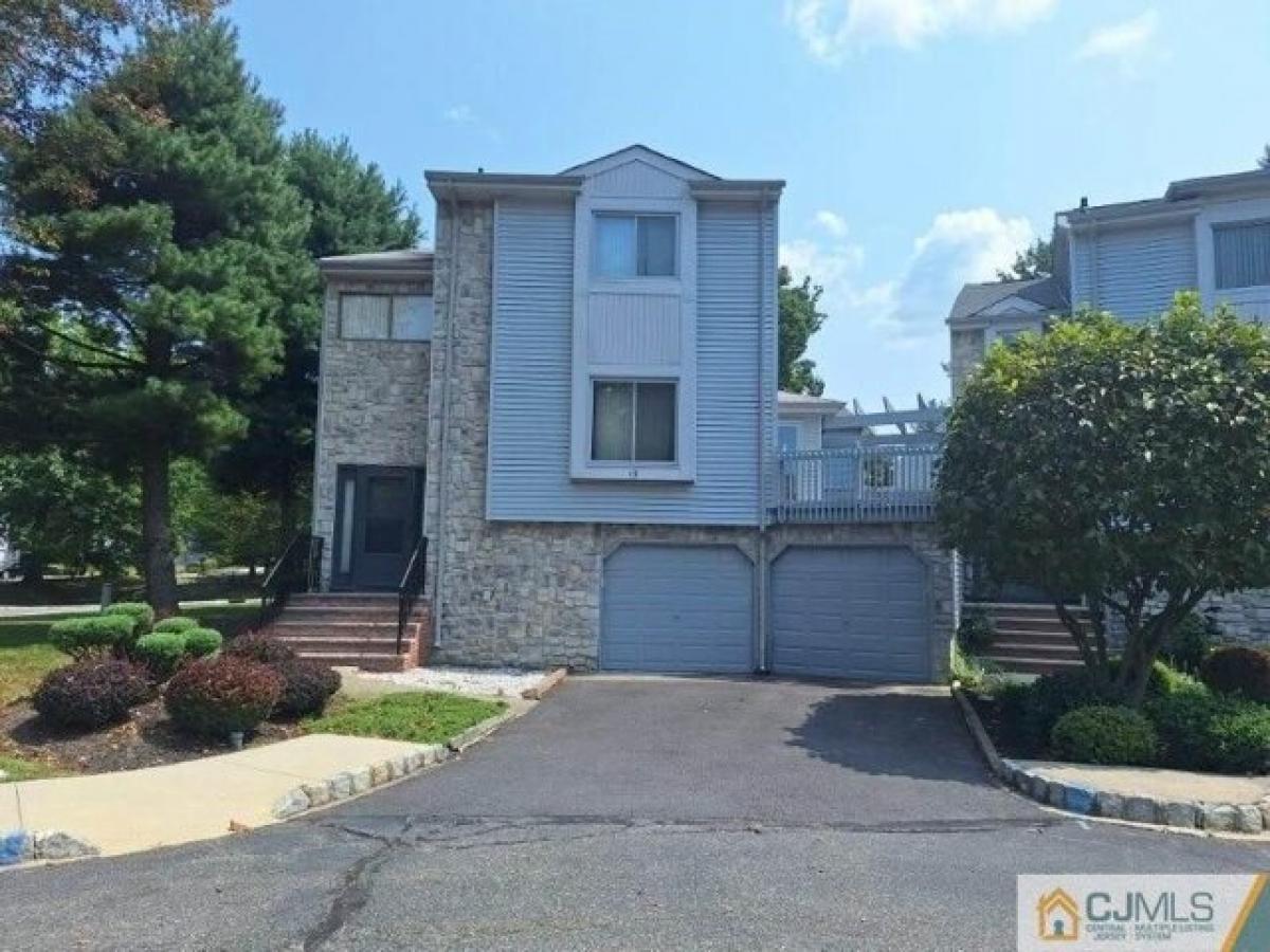 Picture of Home For Sale in East Brunswick, New Jersey, United States