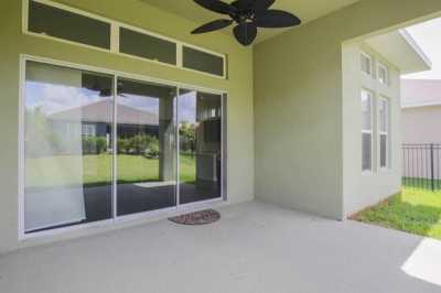 Home For Sale in Lithia, Florida