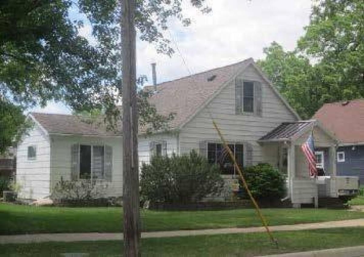 Picture of Home For Sale in Austin, Minnesota, United States