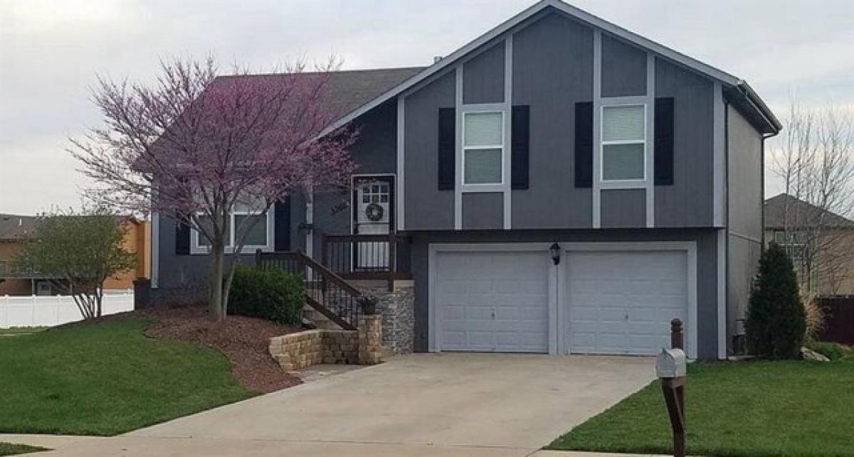 Picture of Home For Sale in Gardner, Kansas, United States