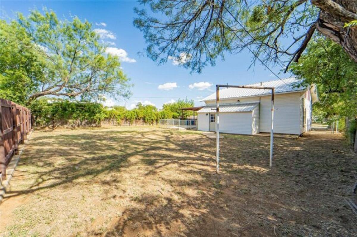 Picture of Home For Sale in Breckenridge, Texas, United States