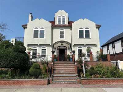 Home For Sale in Long Beach, New York