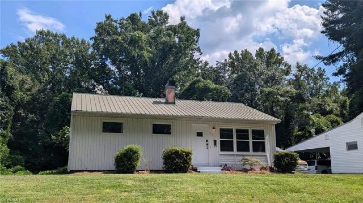 Picture of Home For Sale in Mount Airy, North Carolina, United States