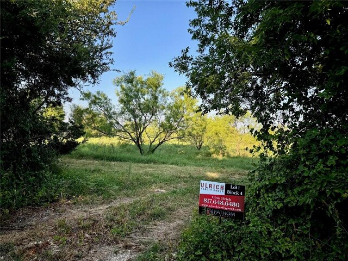 Picture of Residential Land For Sale in Cleburne, Texas, United States