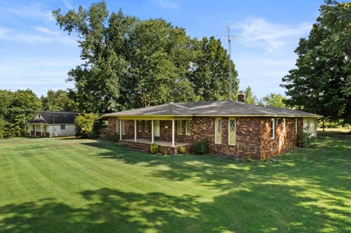 Picture of Home For Sale in Cypress Inn, Tennessee, United States