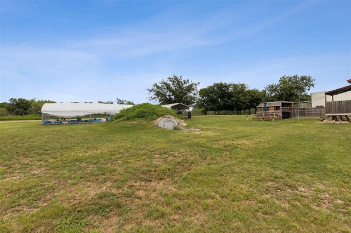 Picture of Home For Sale in Blum, Texas, United States