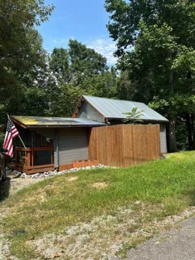 Home For Sale in Byrdstown, Tennessee