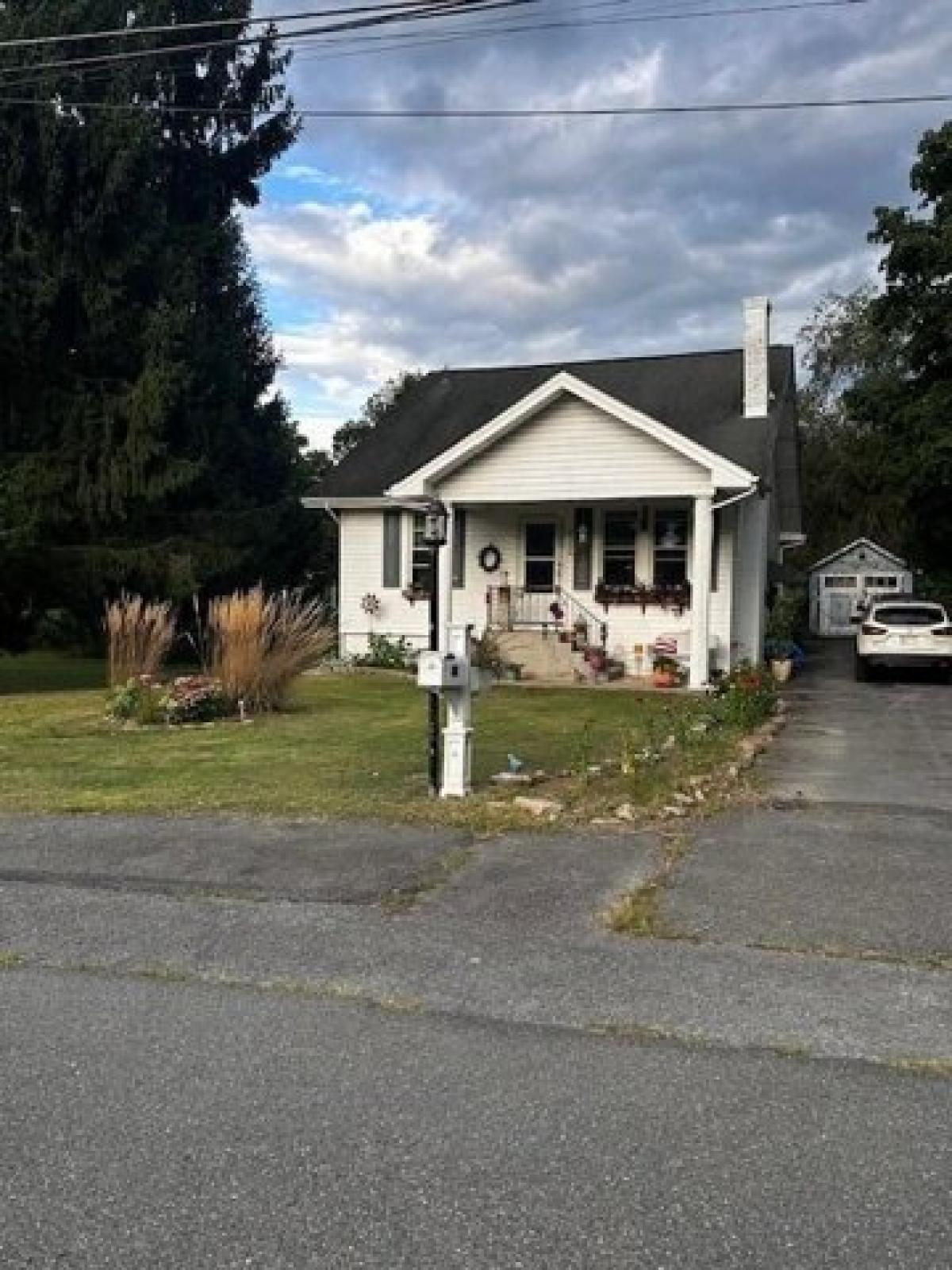 Picture of Home For Sale in Beckley, West Virginia, United States