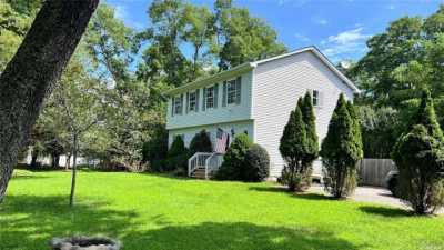 Home For Sale in Center Moriches, New York