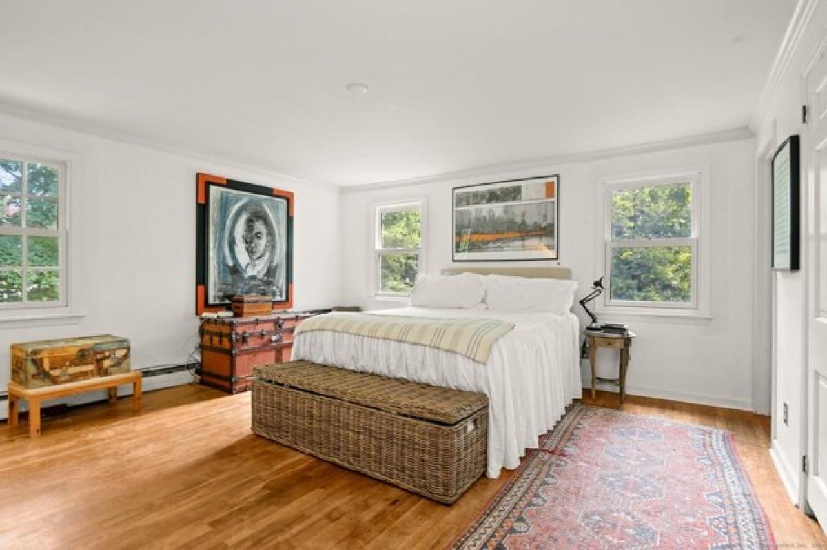 Picture of Home For Sale in New Canaan, Connecticut, United States