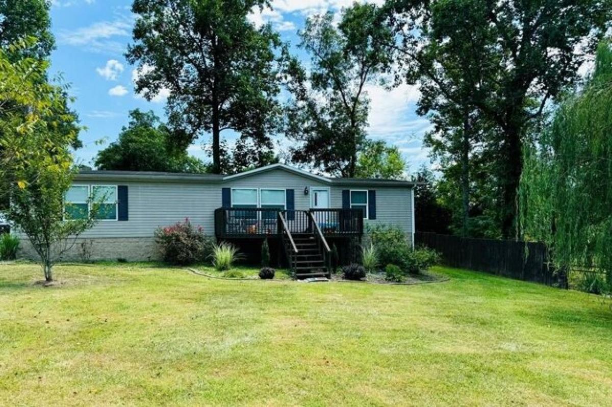 Picture of Home For Sale in Staffordsville, Kentucky, United States