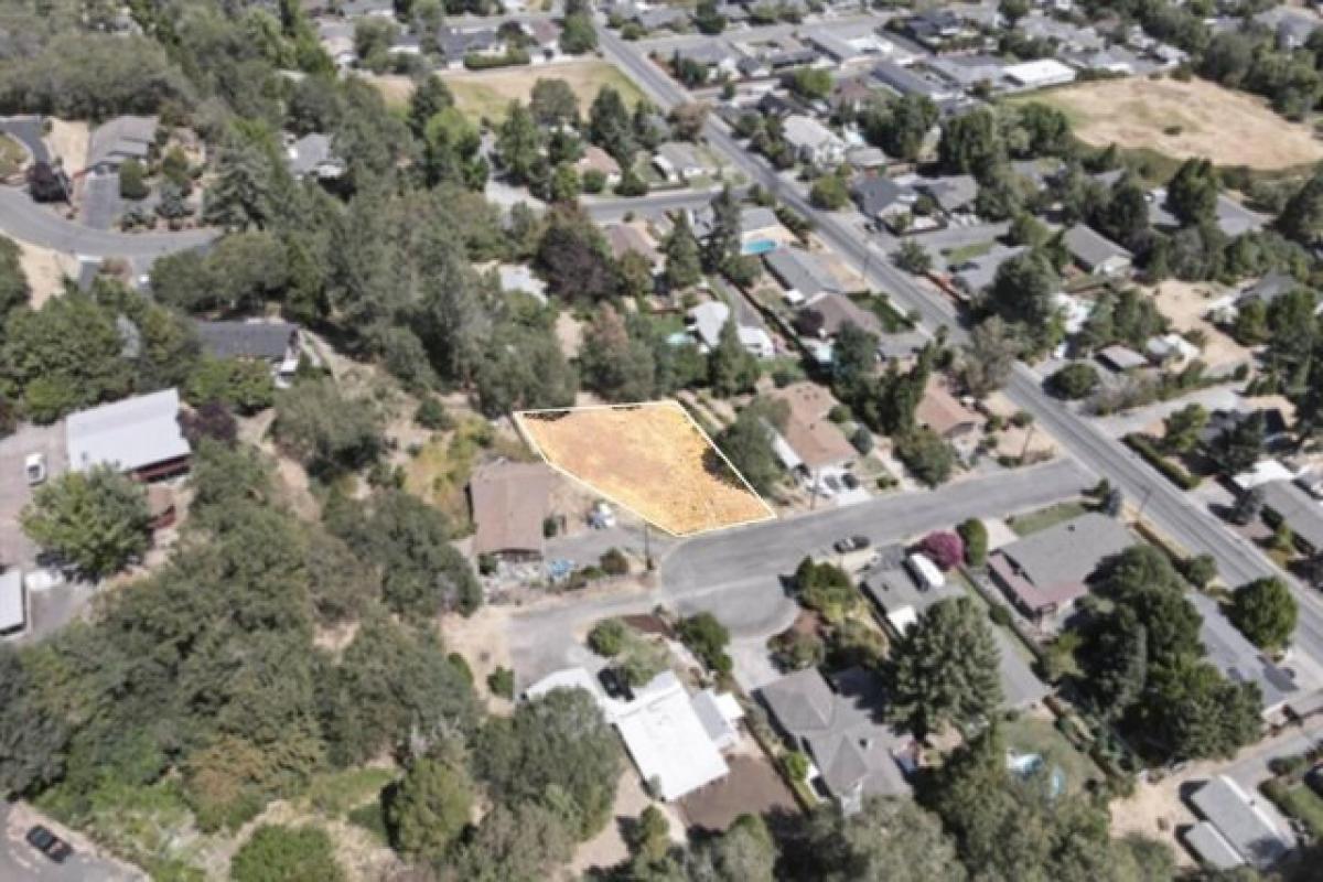 Picture of Residential Land For Sale in Grants Pass, Oregon, United States