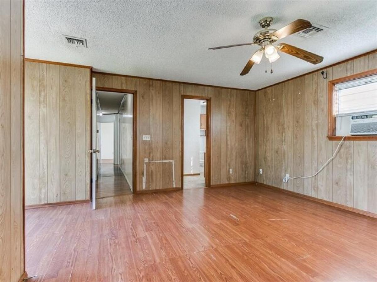 Picture of Home For Sale in Midwest City, Oklahoma, United States