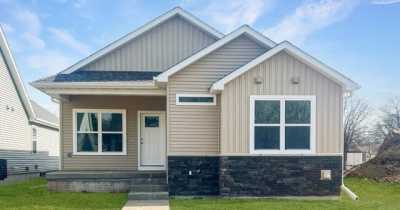 Home For Sale in Waterloo, Iowa