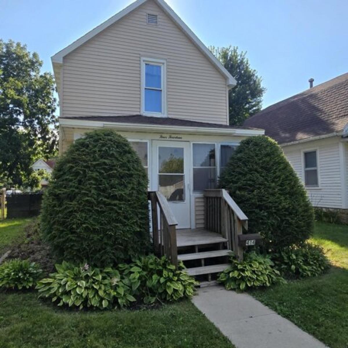 Picture of Home For Sale in Charles City, Iowa, United States