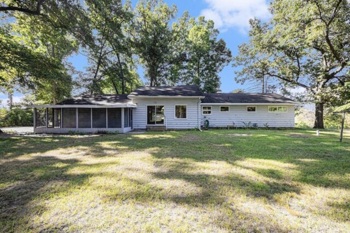 Picture of Home For Sale in Dowagiac, Michigan, United States