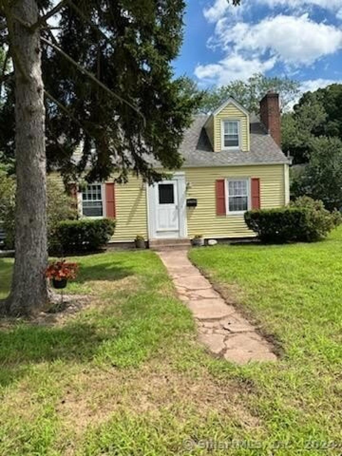 Picture of Home For Sale in Manchester, Connecticut, United States