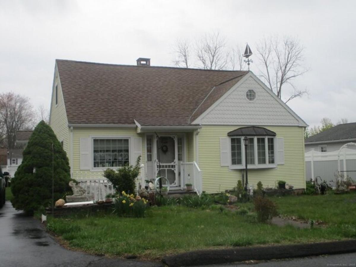 Picture of Home For Sale in Middletown, Connecticut, United States