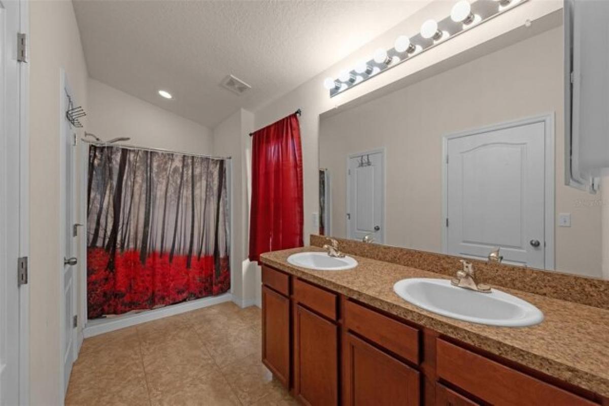 Picture of Home For Sale in Lithia, Florida, United States