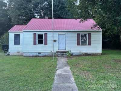 Home For Sale in Lincolnton, North Carolina