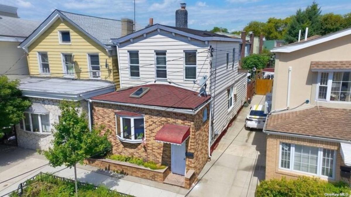 Picture of Home For Sale in Ozone Park, New York, United States