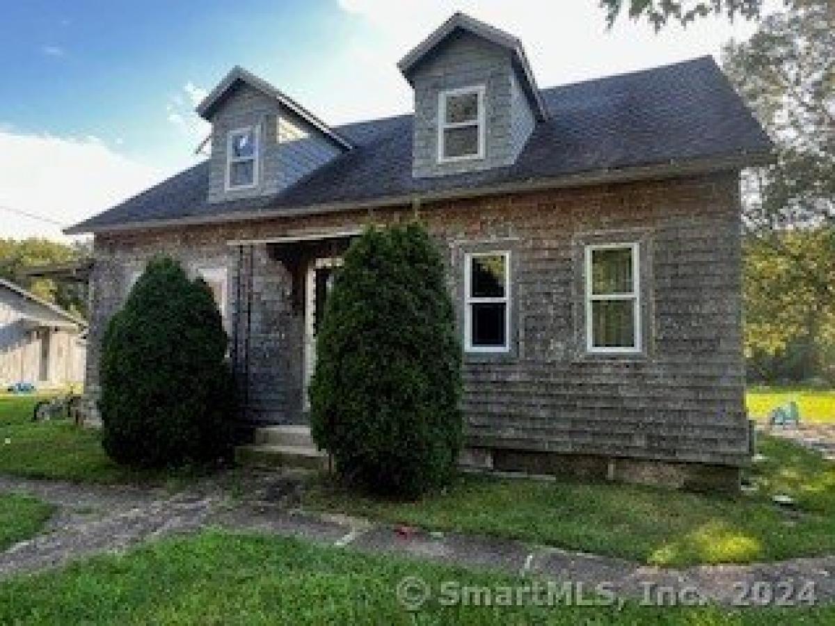 Picture of Home For Sale in East Lyme, Connecticut, United States