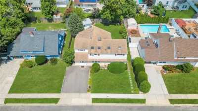 Home For Sale in Levittown, New York