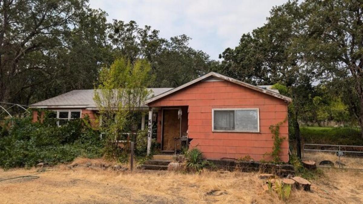 Picture of Home For Sale in Central Point, Oregon, United States