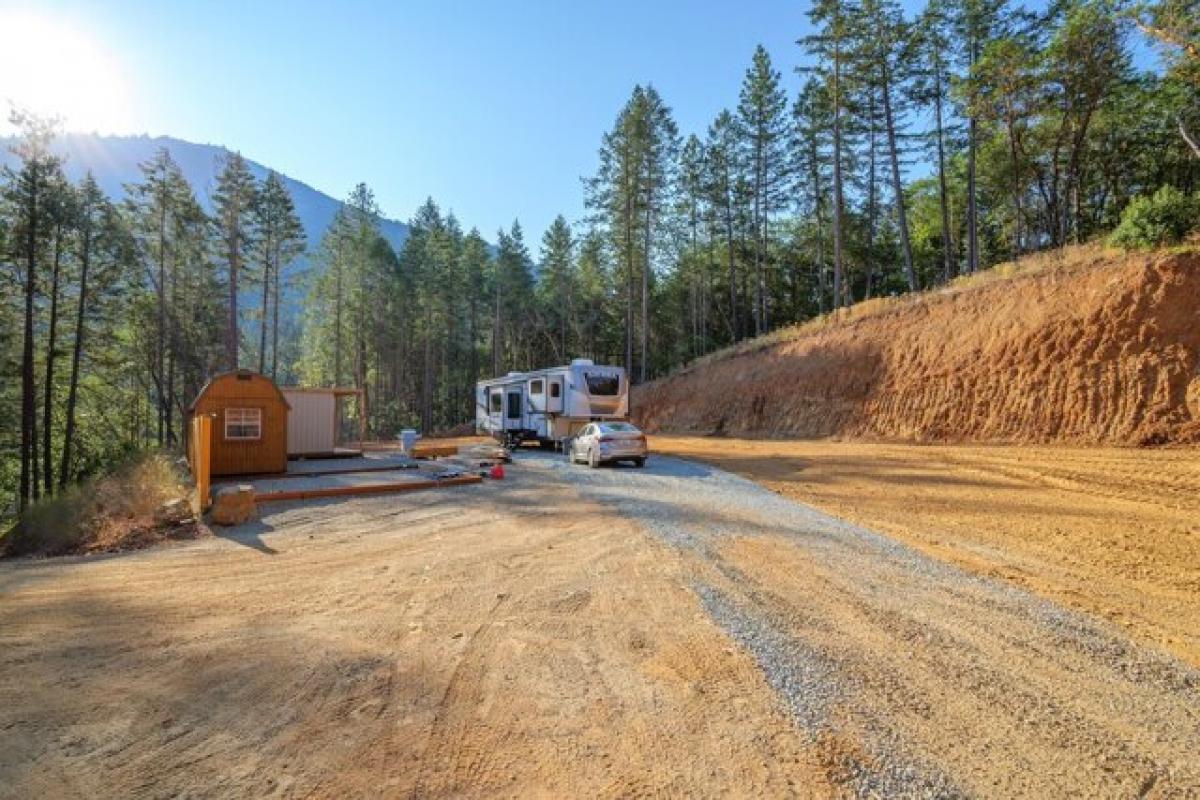 Picture of Residential Land For Sale in Grants Pass, Oregon, United States