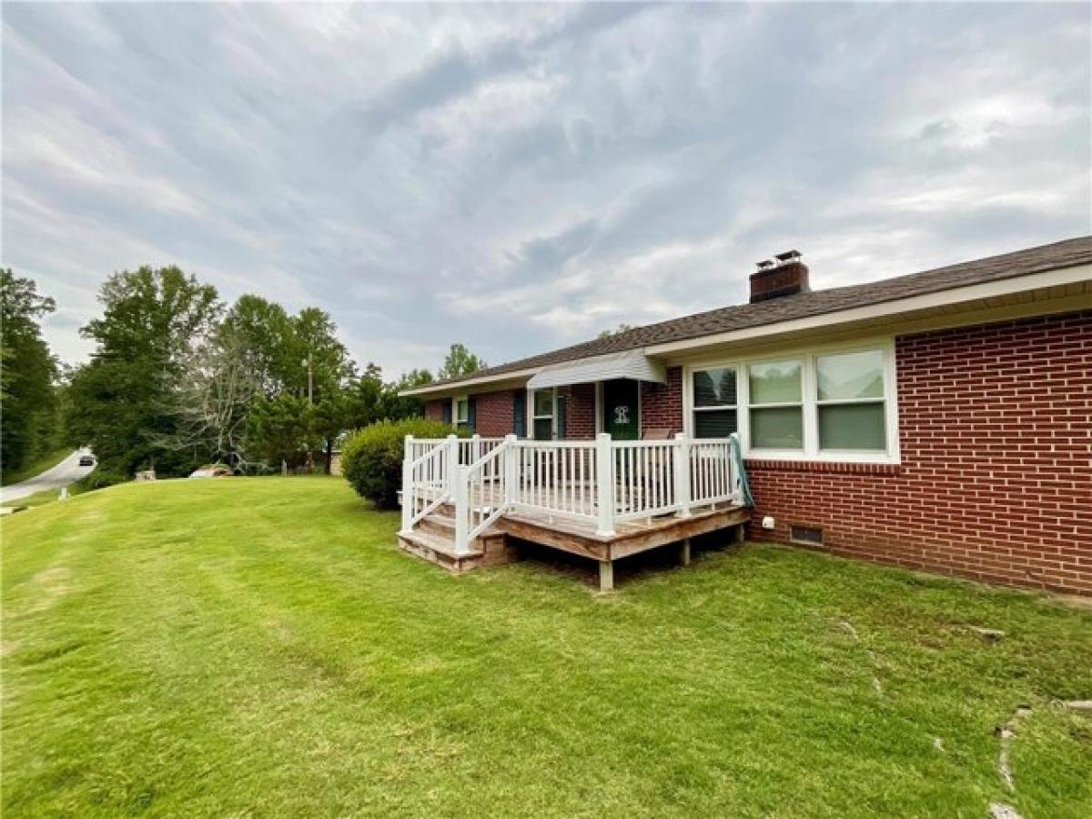 Picture of Home For Sale in Walhalla, South Carolina, United States