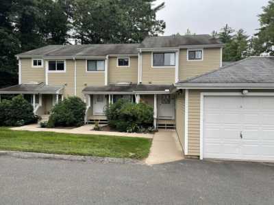 Home For Sale in Simsbury, Connecticut