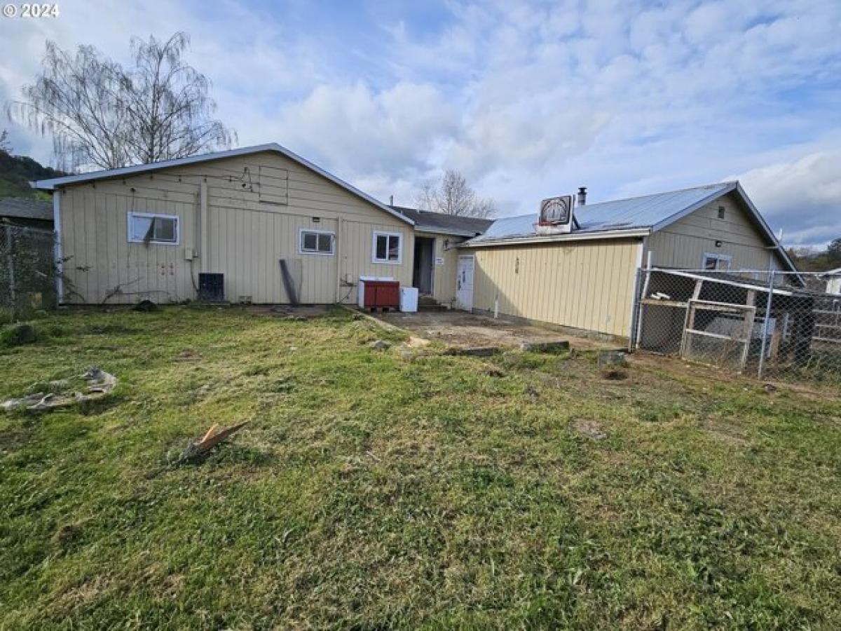 Picture of Home For Sale in Myrtle Creek, Oregon, United States