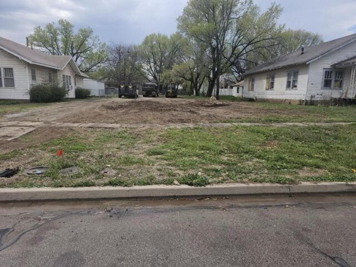 Picture of Residential Land For Sale in Ponca City, Oklahoma, United States