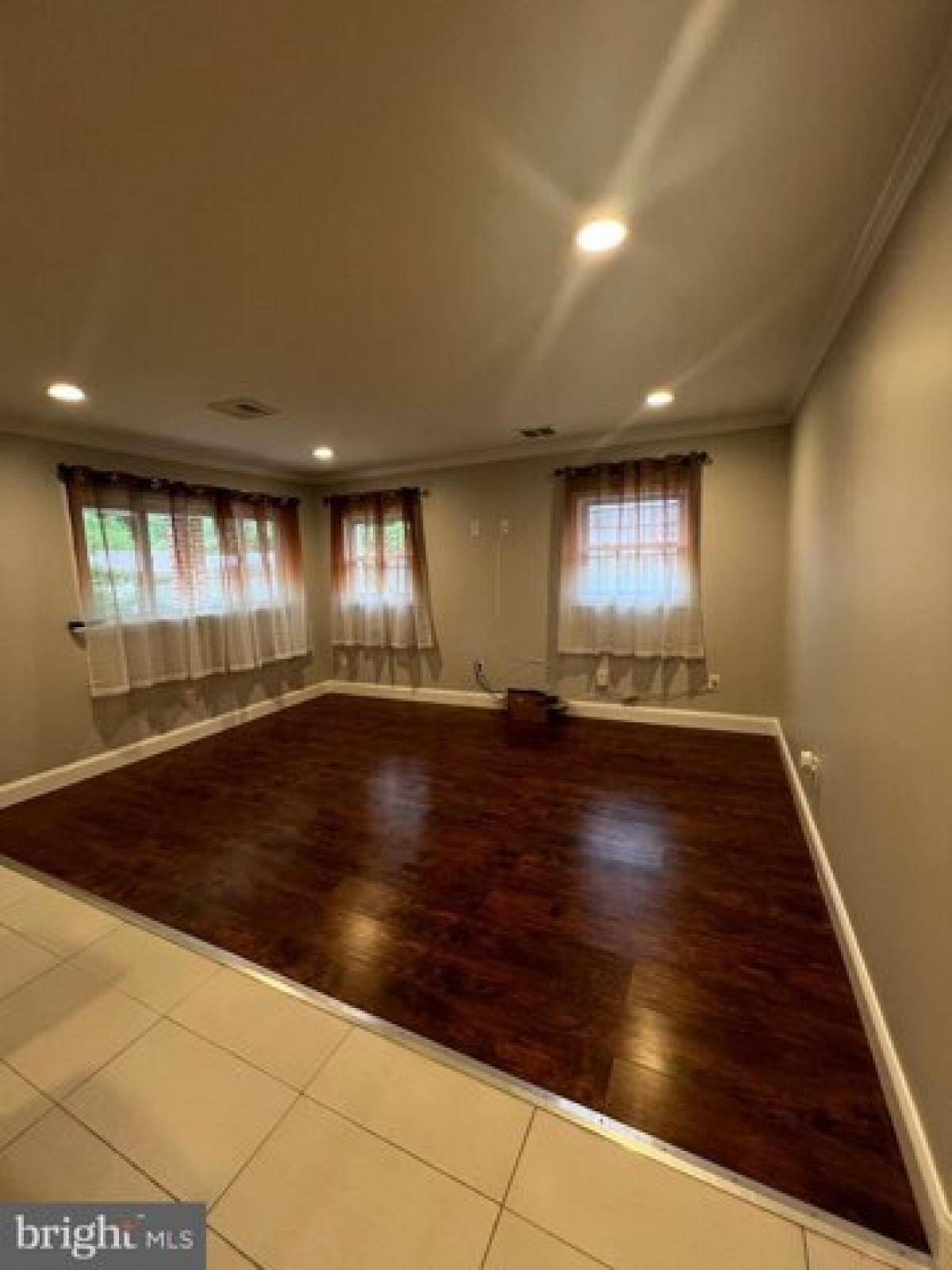 Picture of Home For Sale in Levittown, Pennsylvania, United States