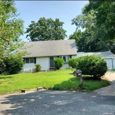 Home For Sale in Centereach, New York