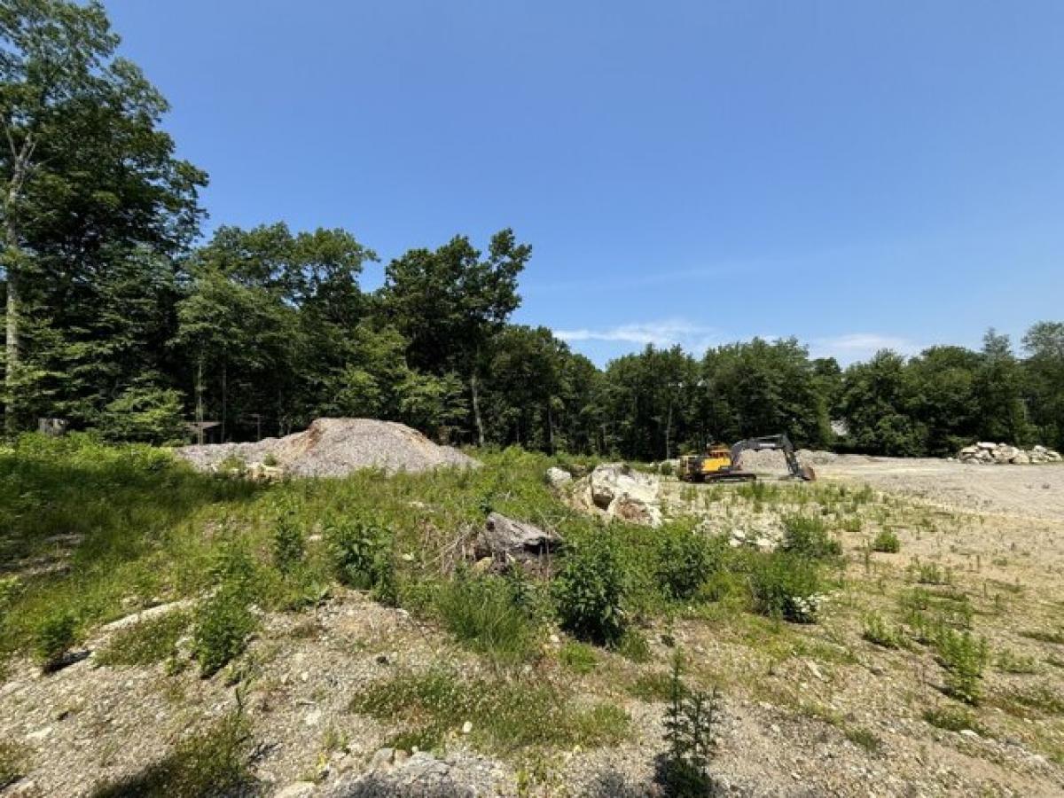 Picture of Residential Land For Sale in Monroe, Connecticut, United States