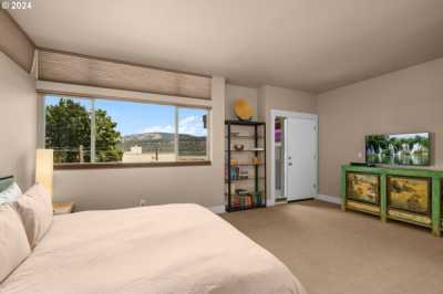 Home For Sale in Hood River, Oregon