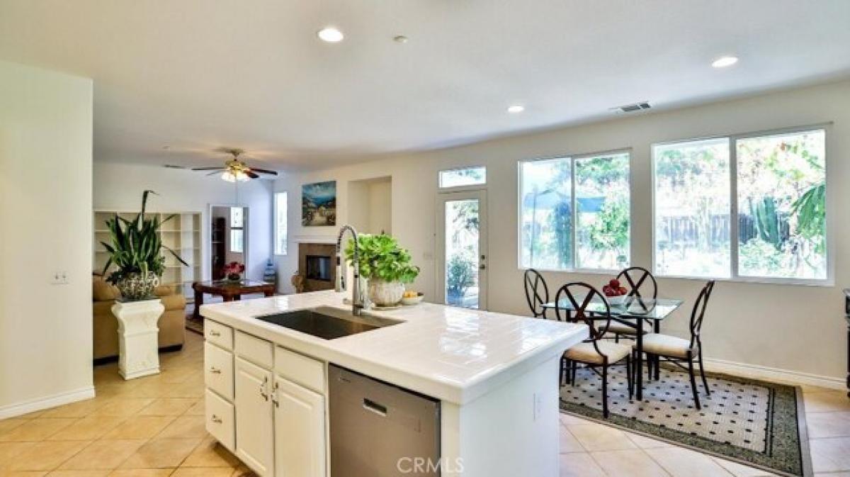 Picture of Home For Sale in Canoga Park, California, United States