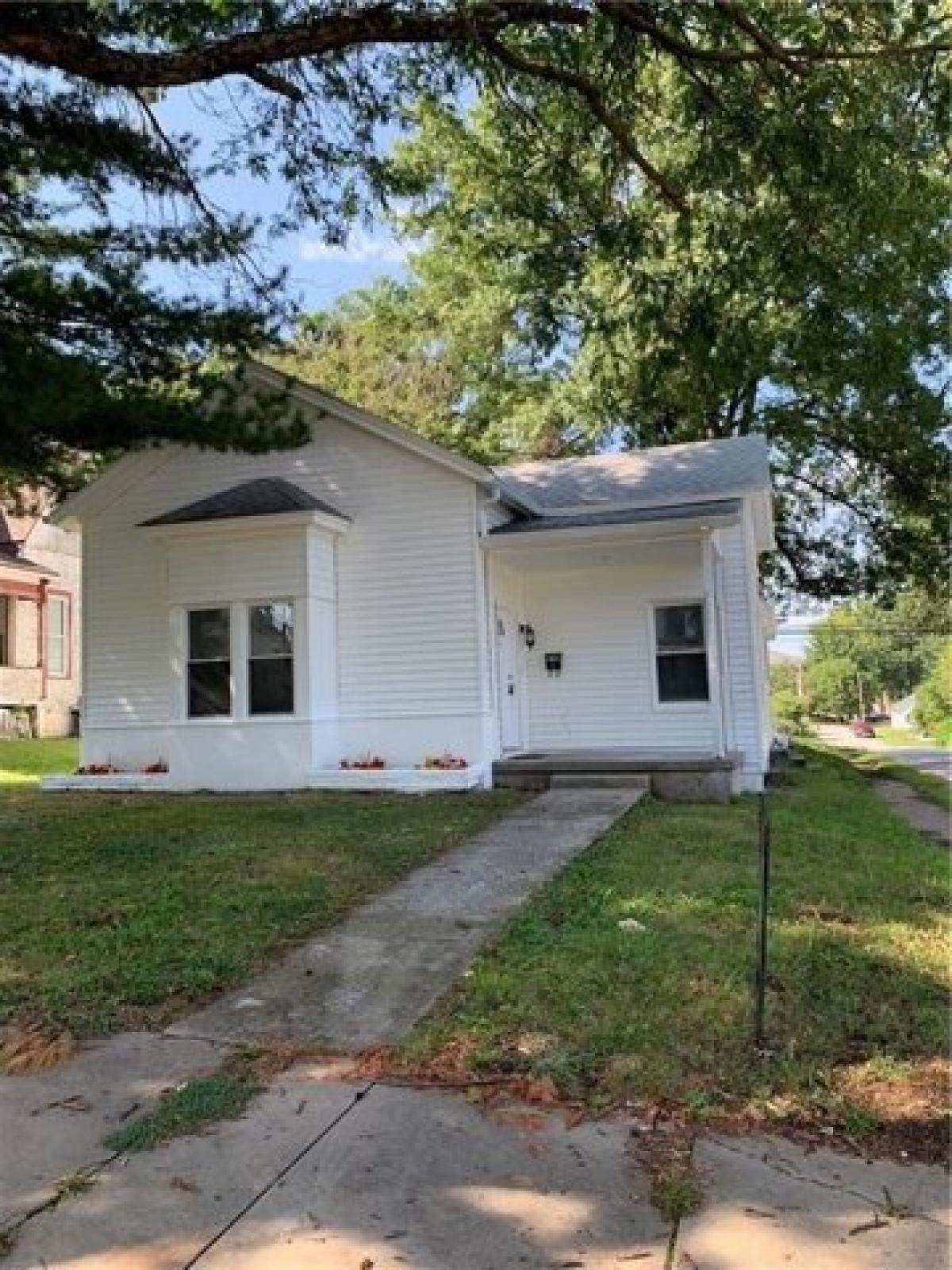 Picture of Home For Sale in Lexington, Missouri, United States