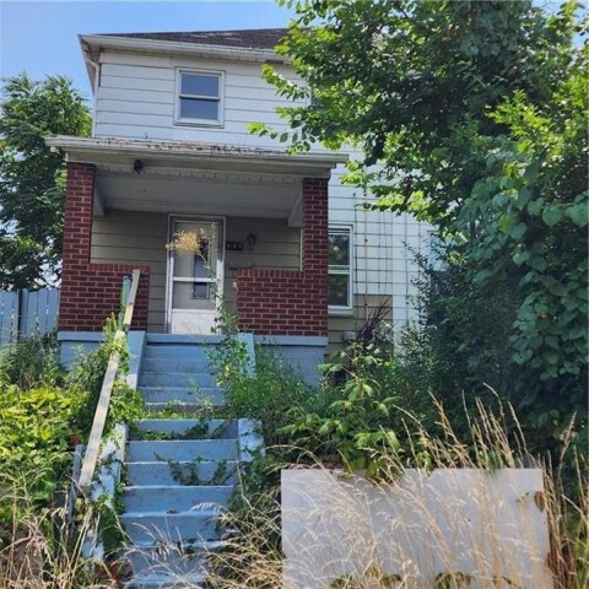 Picture of Home For Sale in Clairton, Pennsylvania, United States