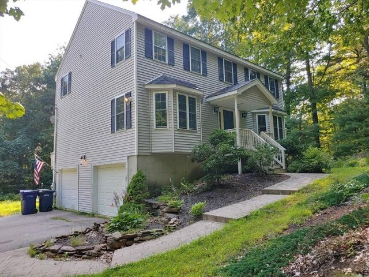 Picture of Home For Sale in Sturbridge, Massachusetts, United States